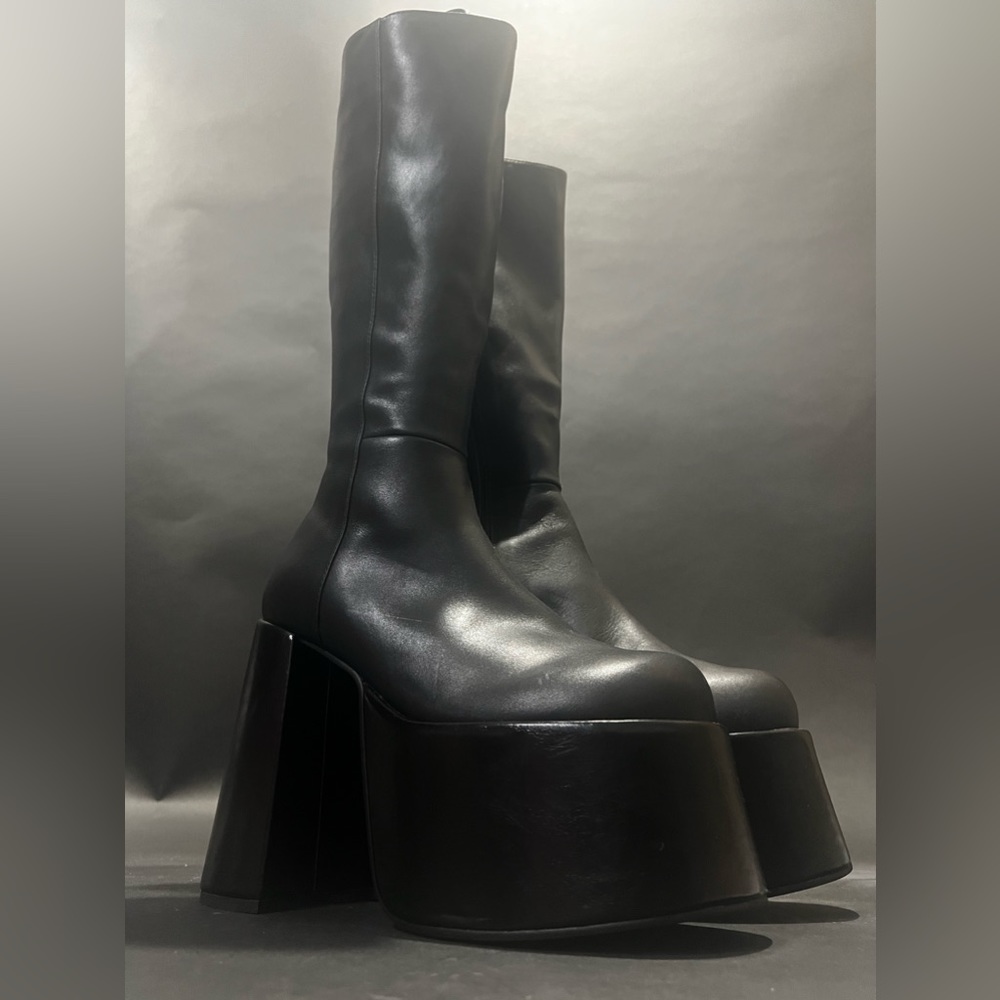 UNIF CRYPTO Black Platform Boots